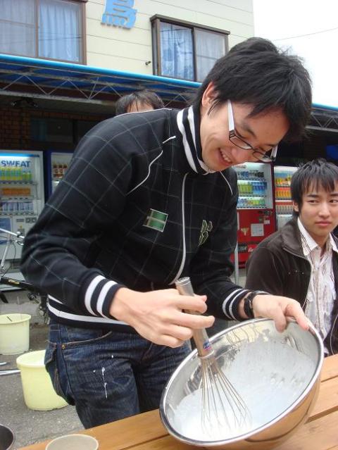 Noda-san mixing frozen yogurt
